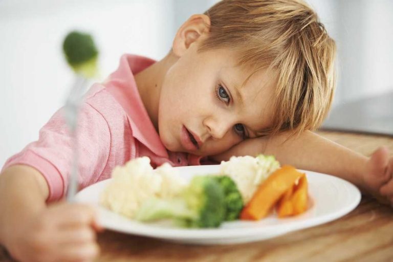 طريقة التعامل مع الطفل الذي لا يأكل