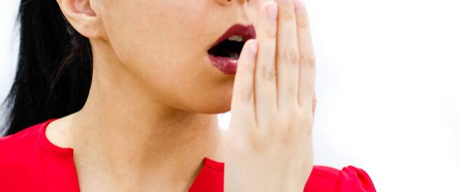 علاج رائحة الفم الكريهة من المعدة